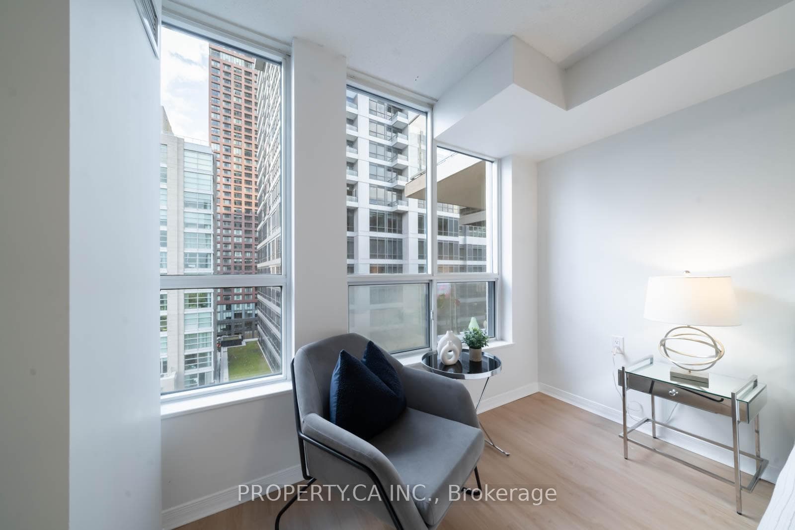 388 Bloor Street Unit 1502 photo 4