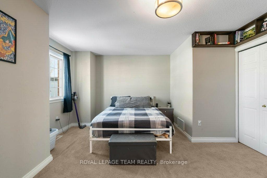 537 Victoria Street photo 18