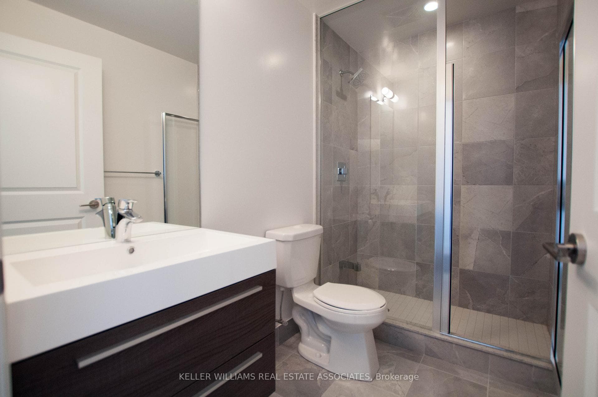 15 Zorra Street Unit 402 photo 3