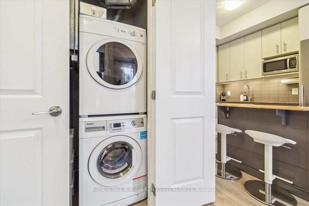 10 Esplanade Lane Unit 215 photo 23