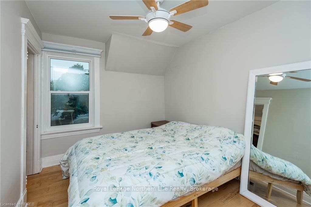 673 JANE Street photo 18