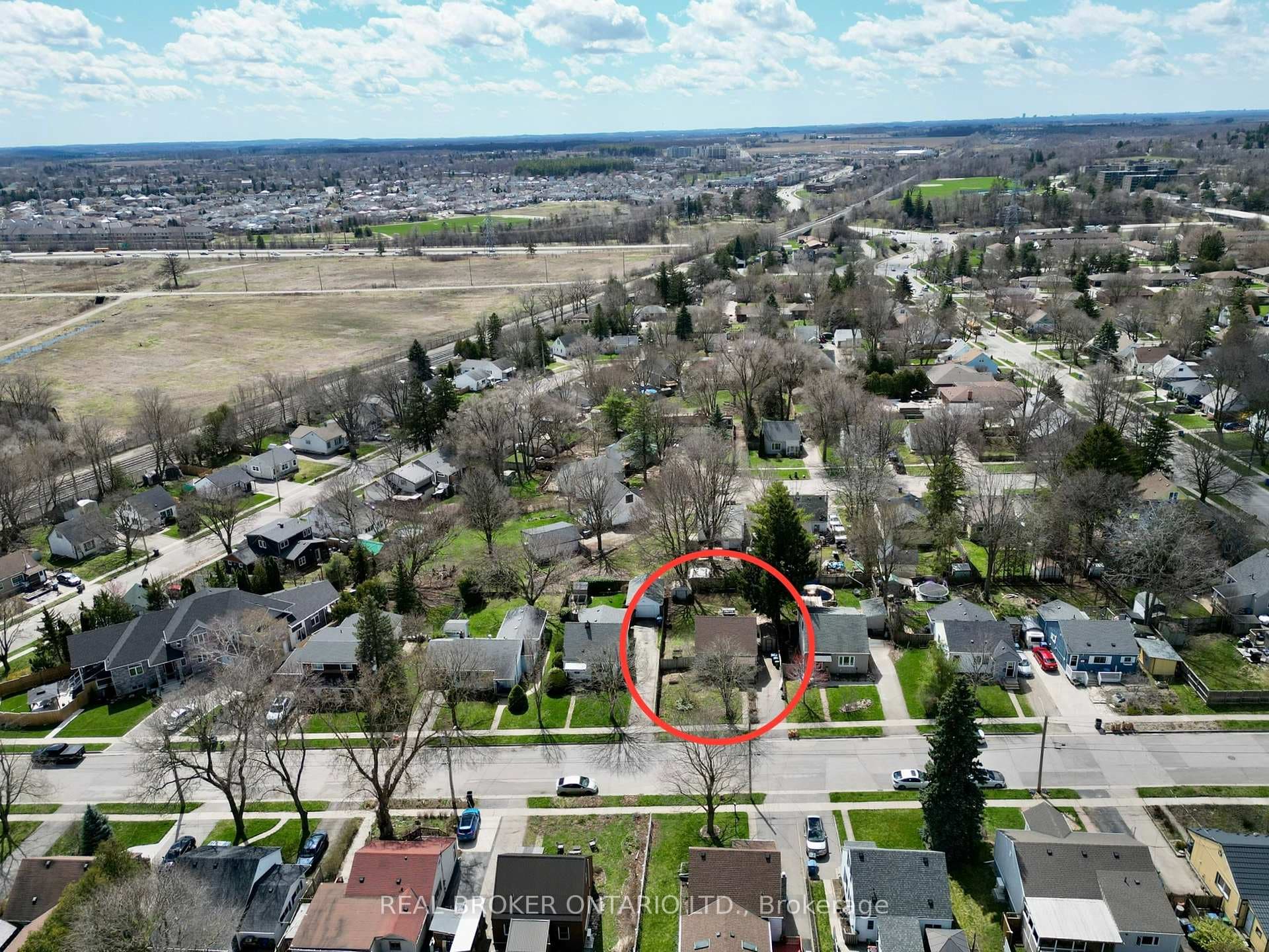 26 Memorial Crescent photo 22
