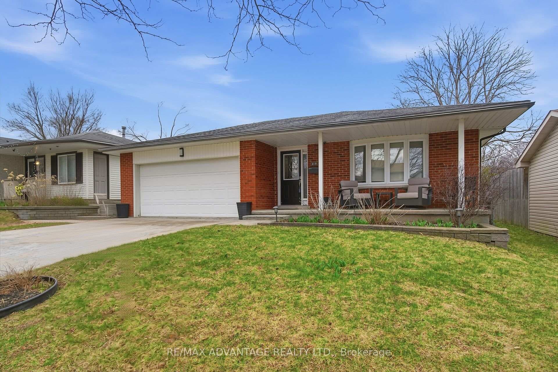 219 Highview Avenue photo 2