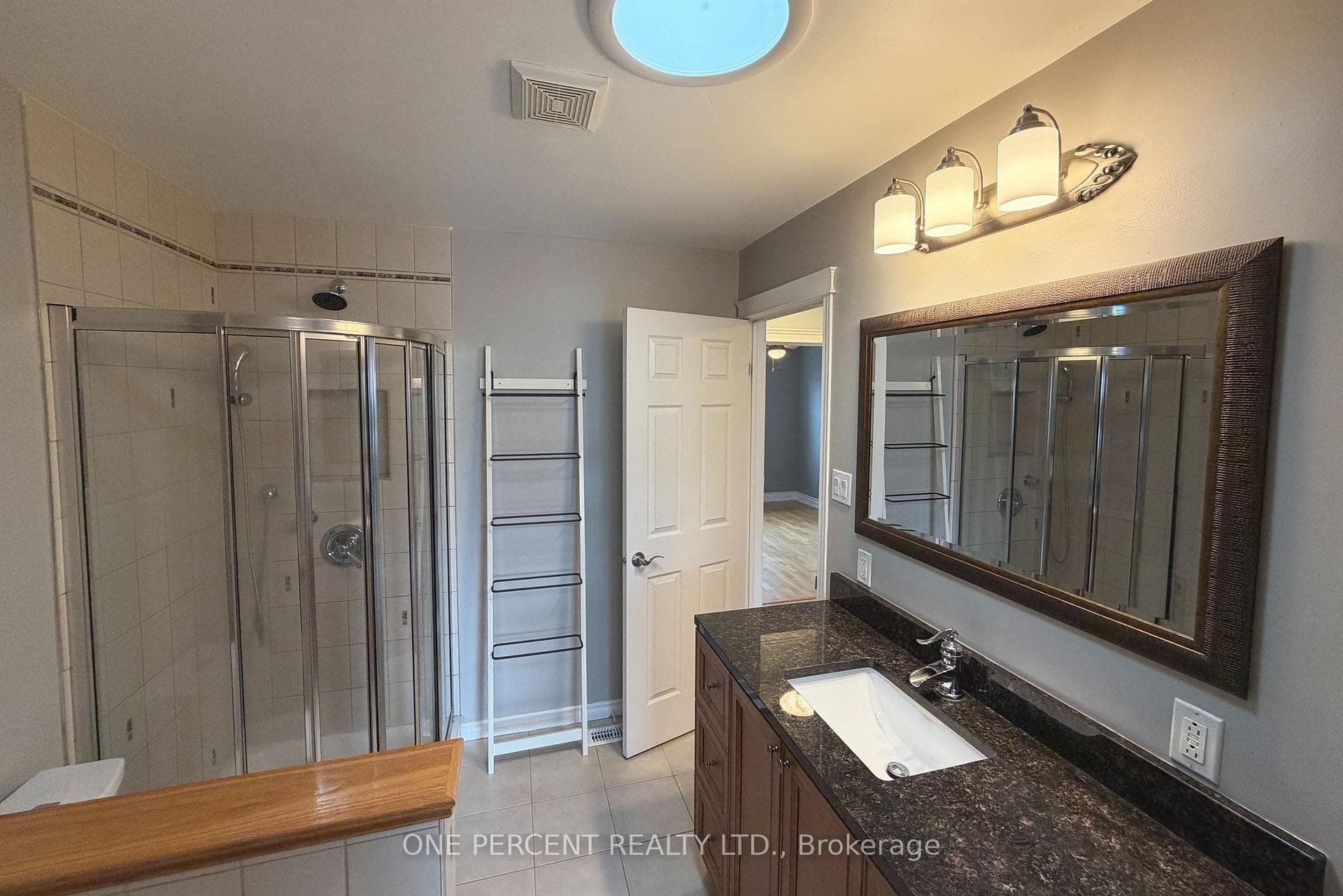 311 Southcrest Private photo 18