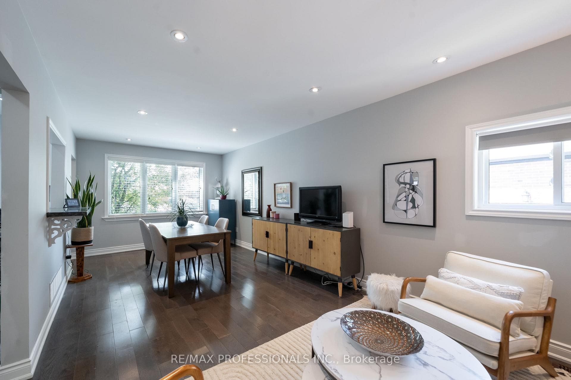 725 Pharmacy Avenue photo 6