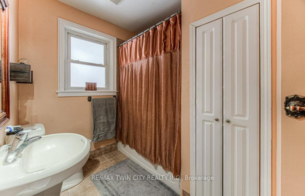 255 Bedford Road photo 20