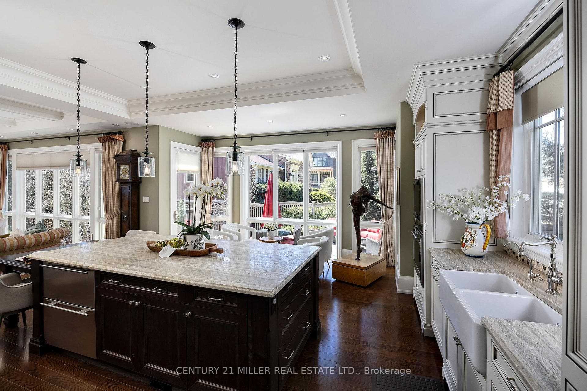 136 Watson Avenue photo 10
