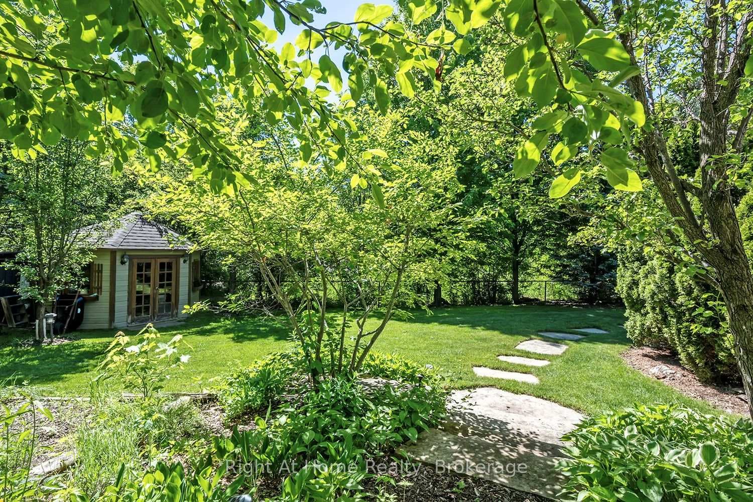 2096 Bingley Crescent photo 23