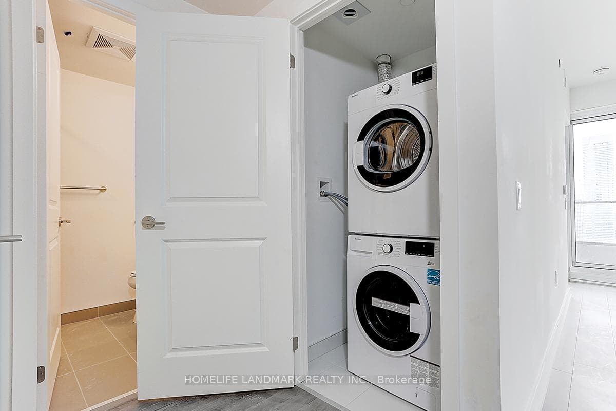 395 Bloor Street Unit 4303 photo 15