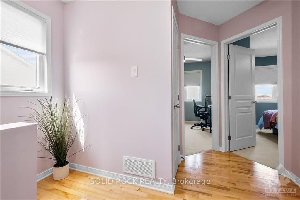 2582 RAYMOND Street photo 16