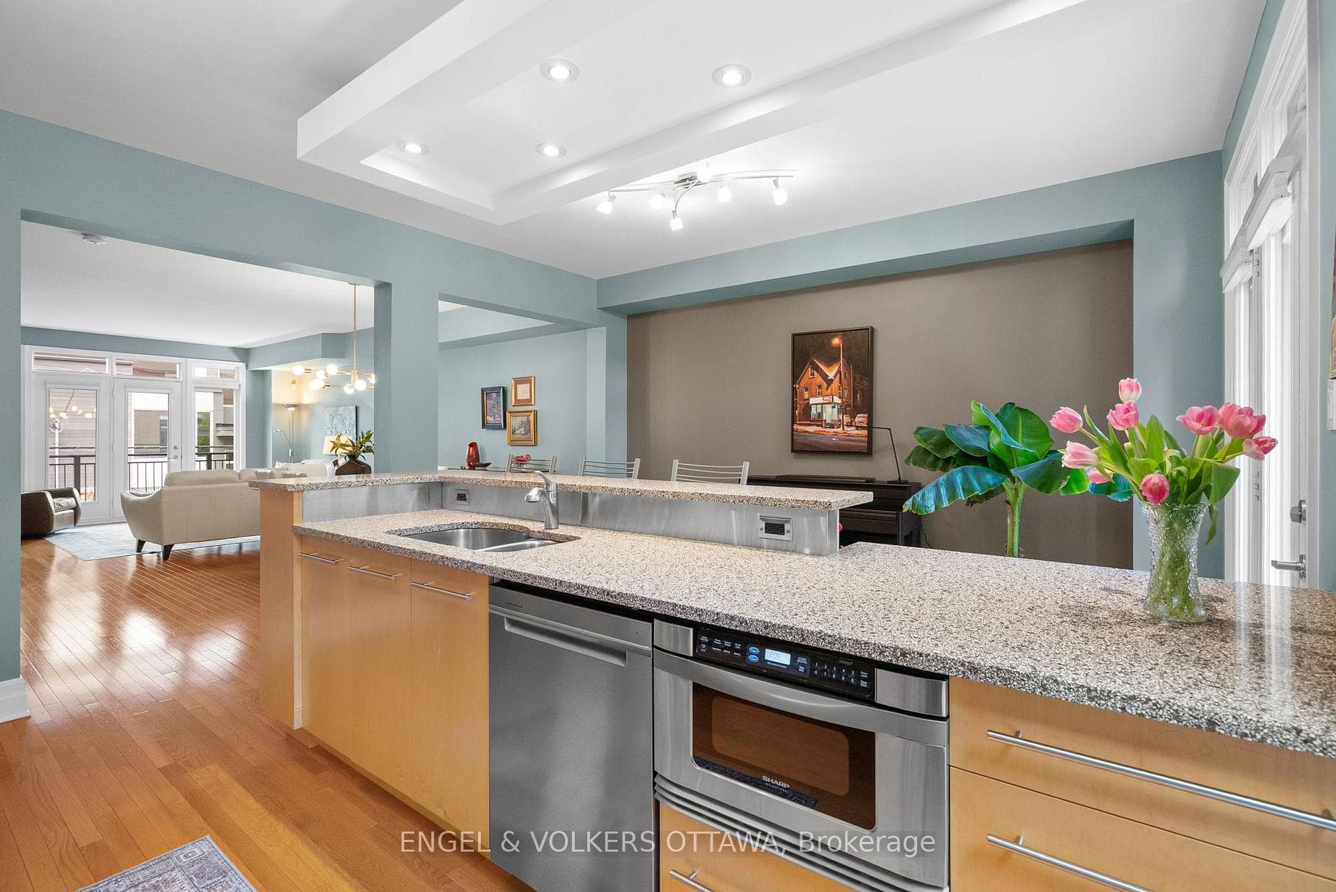 106 Tay Street photo 16