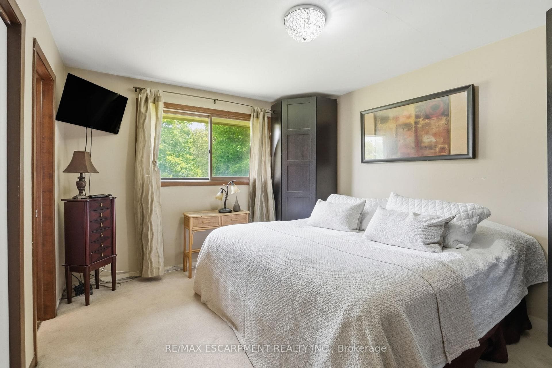 318 Freelton Road photo 19