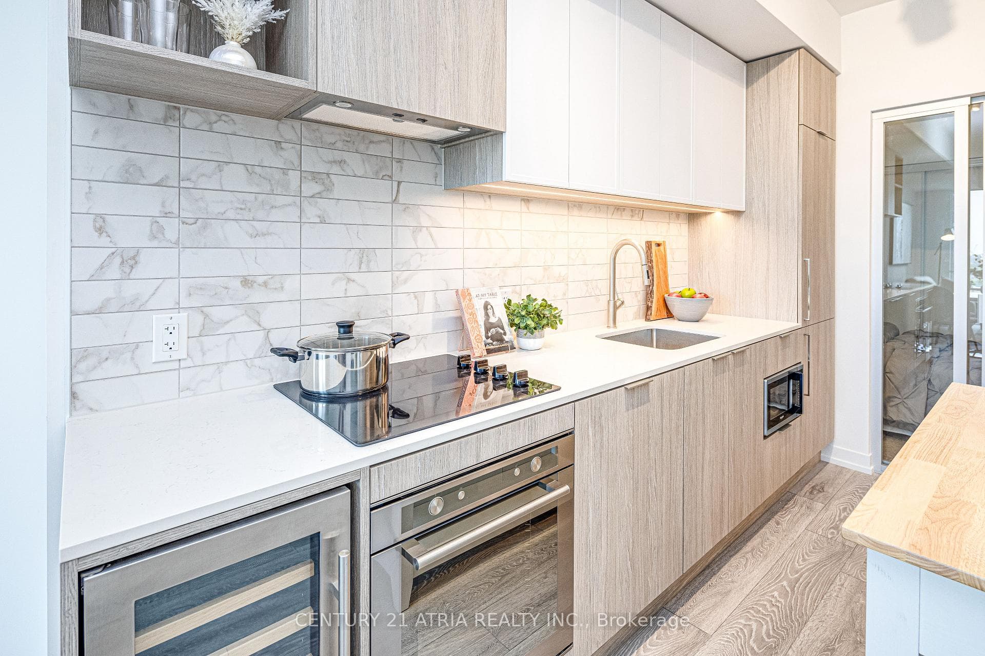 2020 Bathurst Street Unit 1702 photo 3