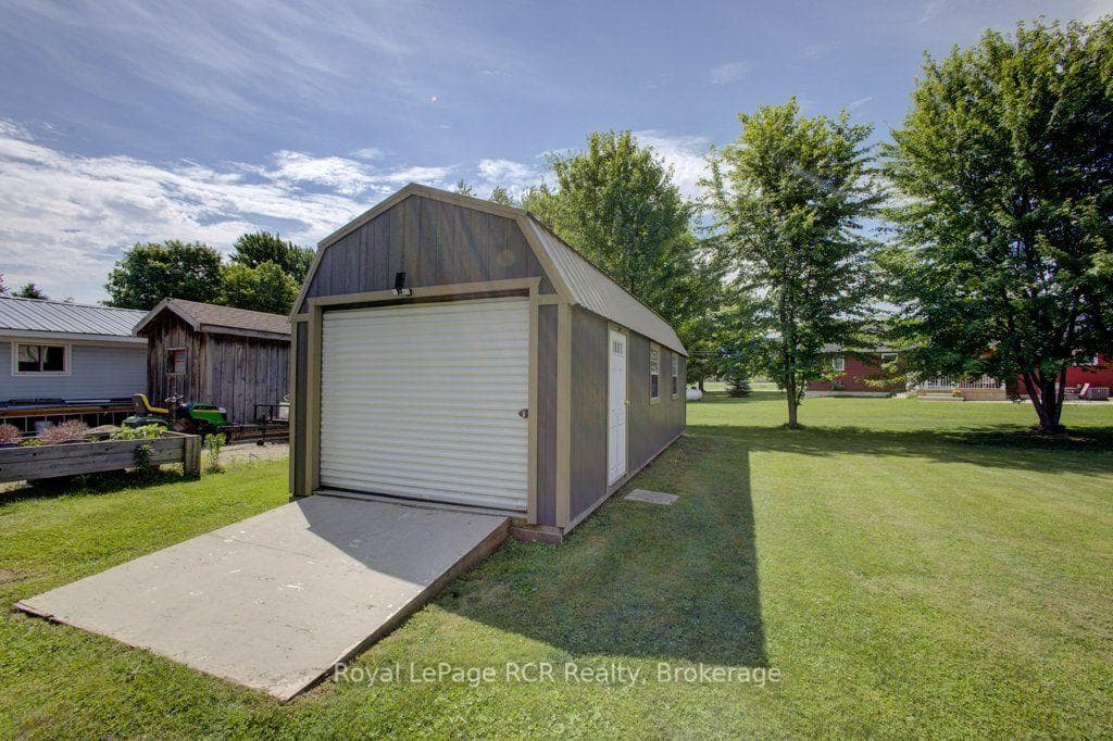 2020 John Street photo 37