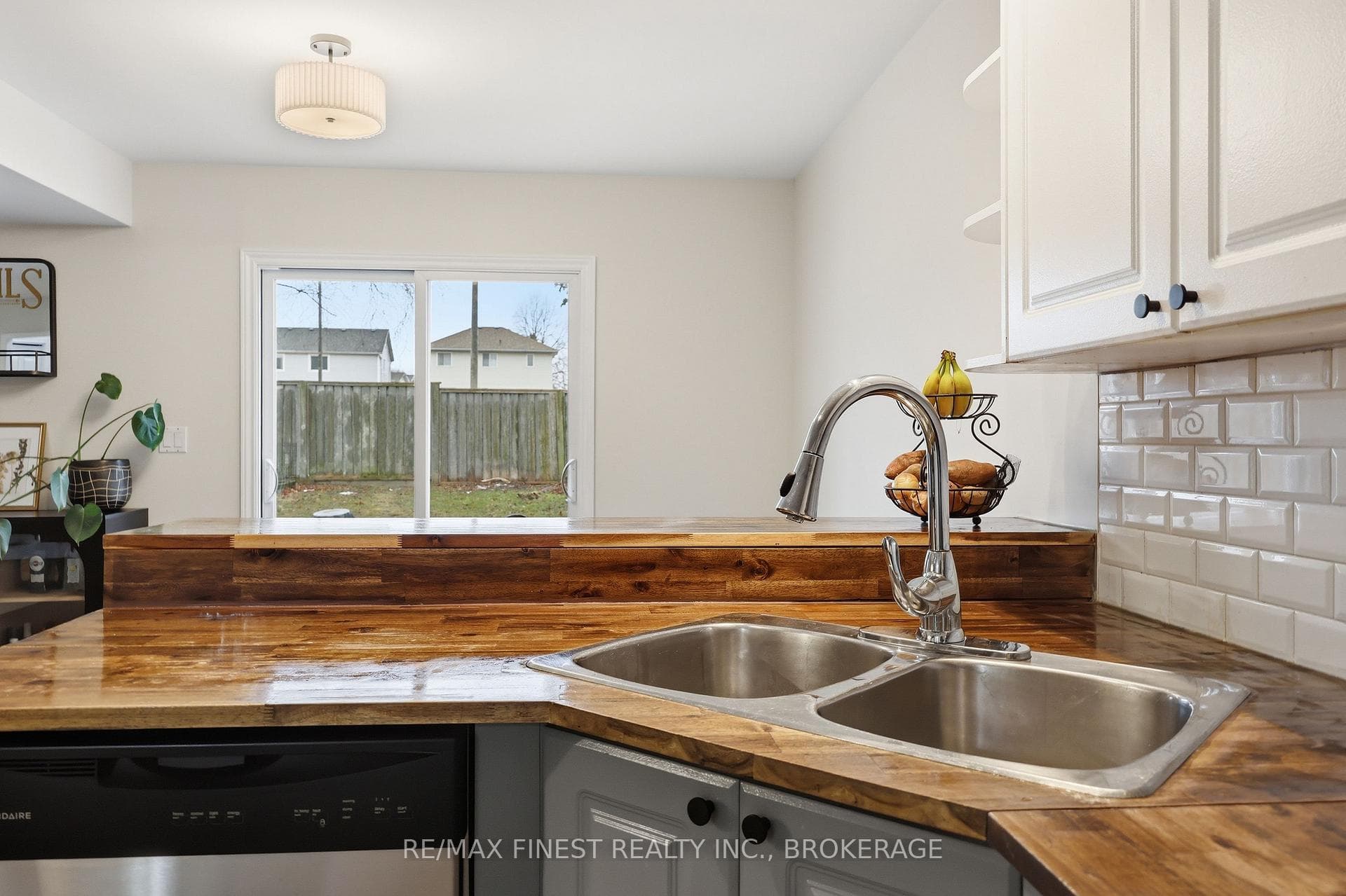 1055 Springfield Drive photo 32