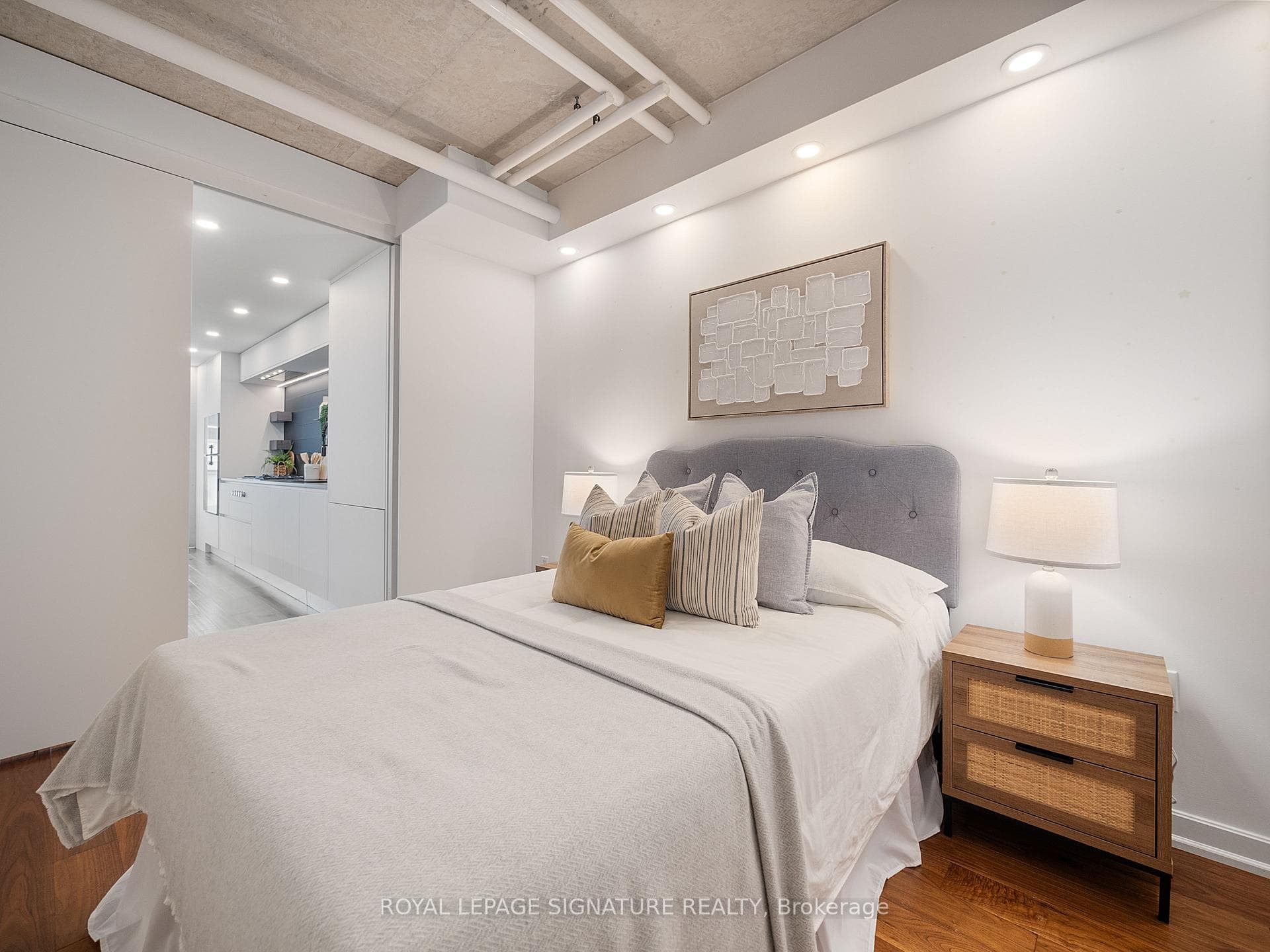 533 Richmond Street Unit PH2 photo 16