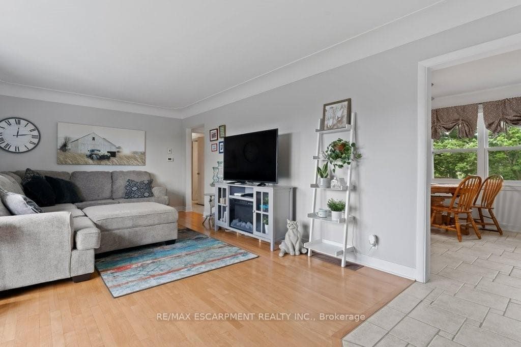 4002 HIXON Street photo 7