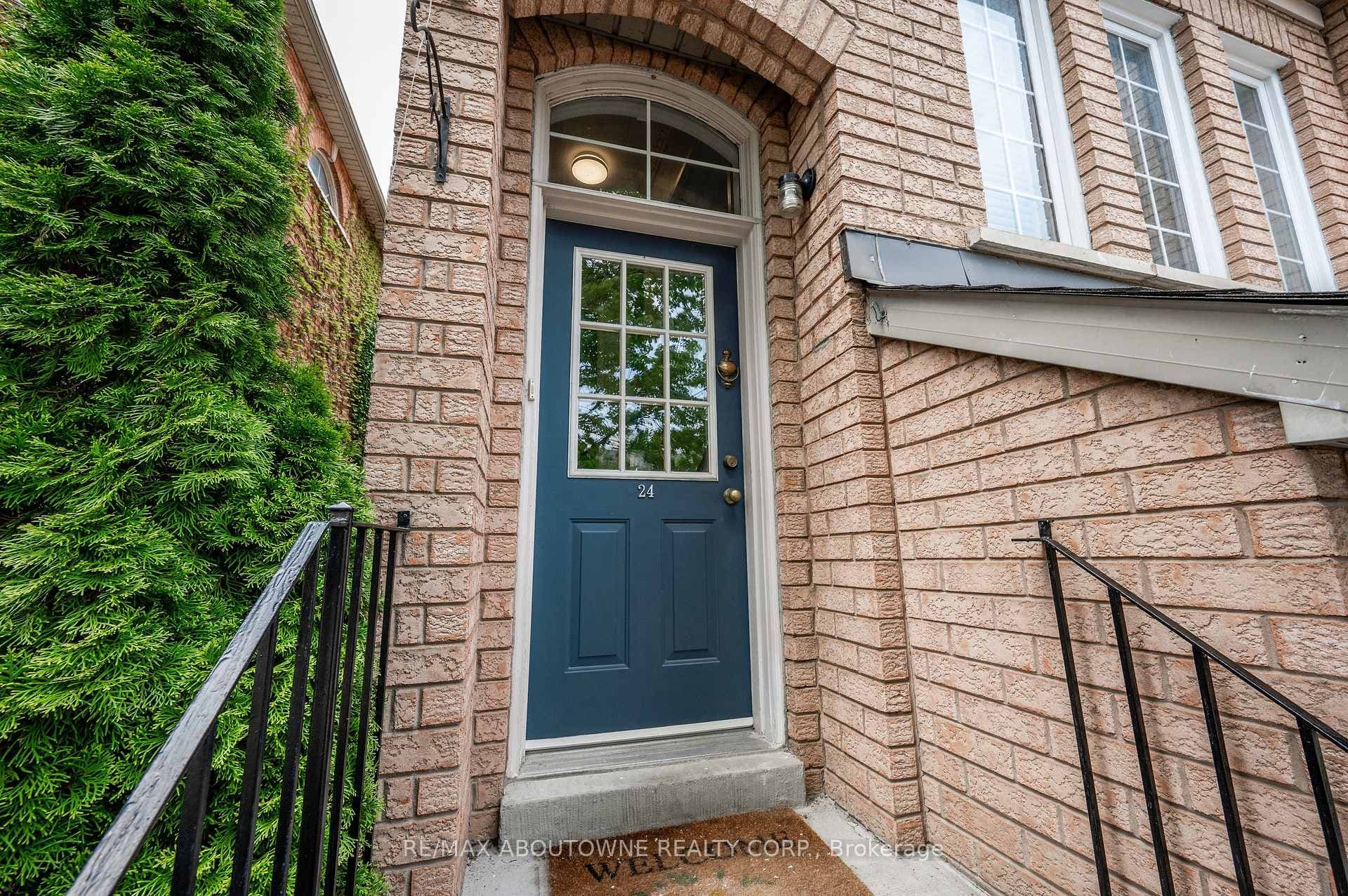 24 Bluewater Court photo 4