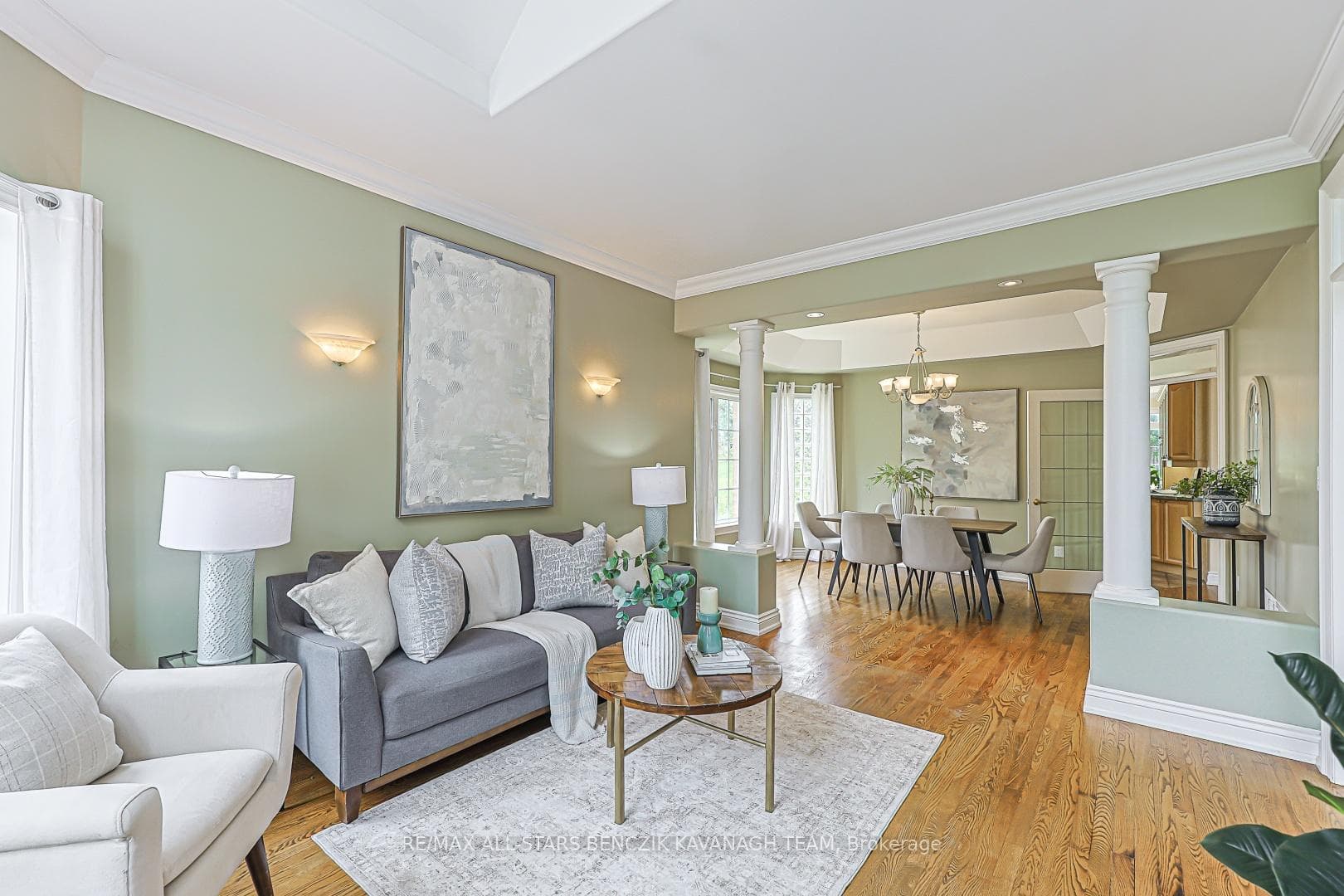 5633 Lakeshore Road photo 4