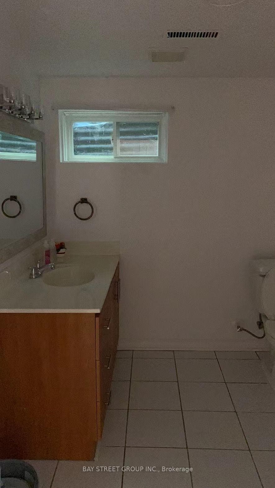 197 Goldhawk Street Unit Bsmt photo 15