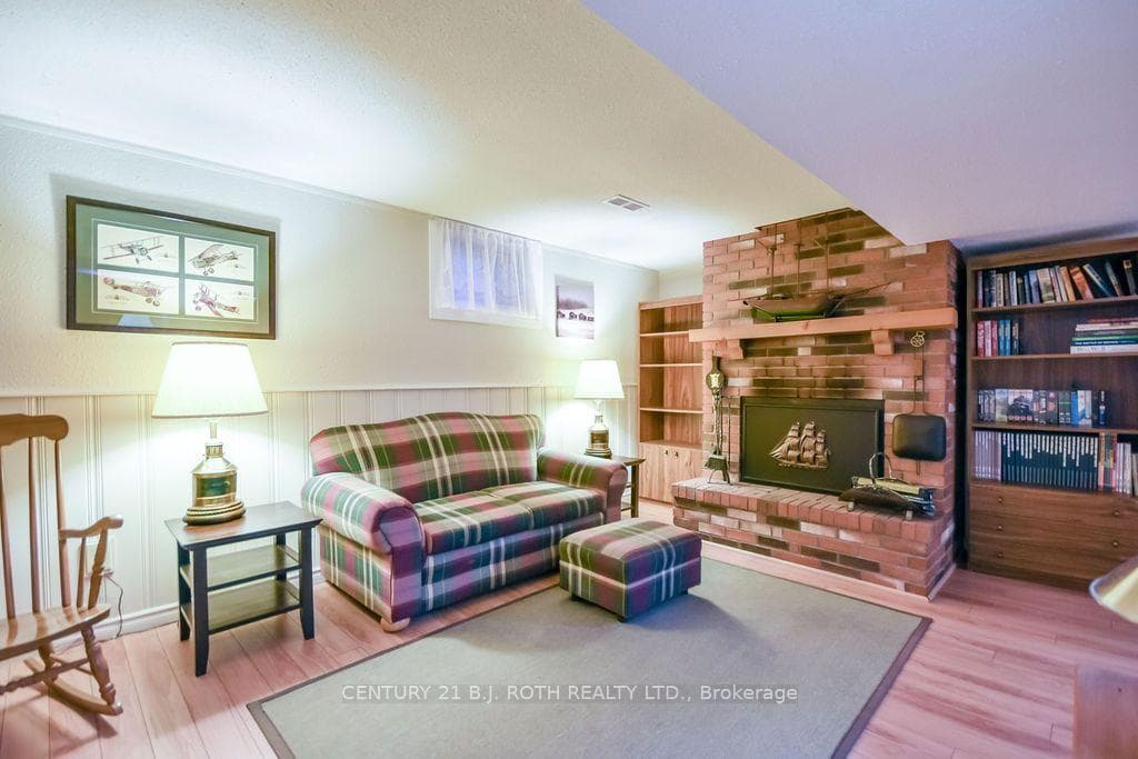 1037 Glen Eagles Crescent photo 28