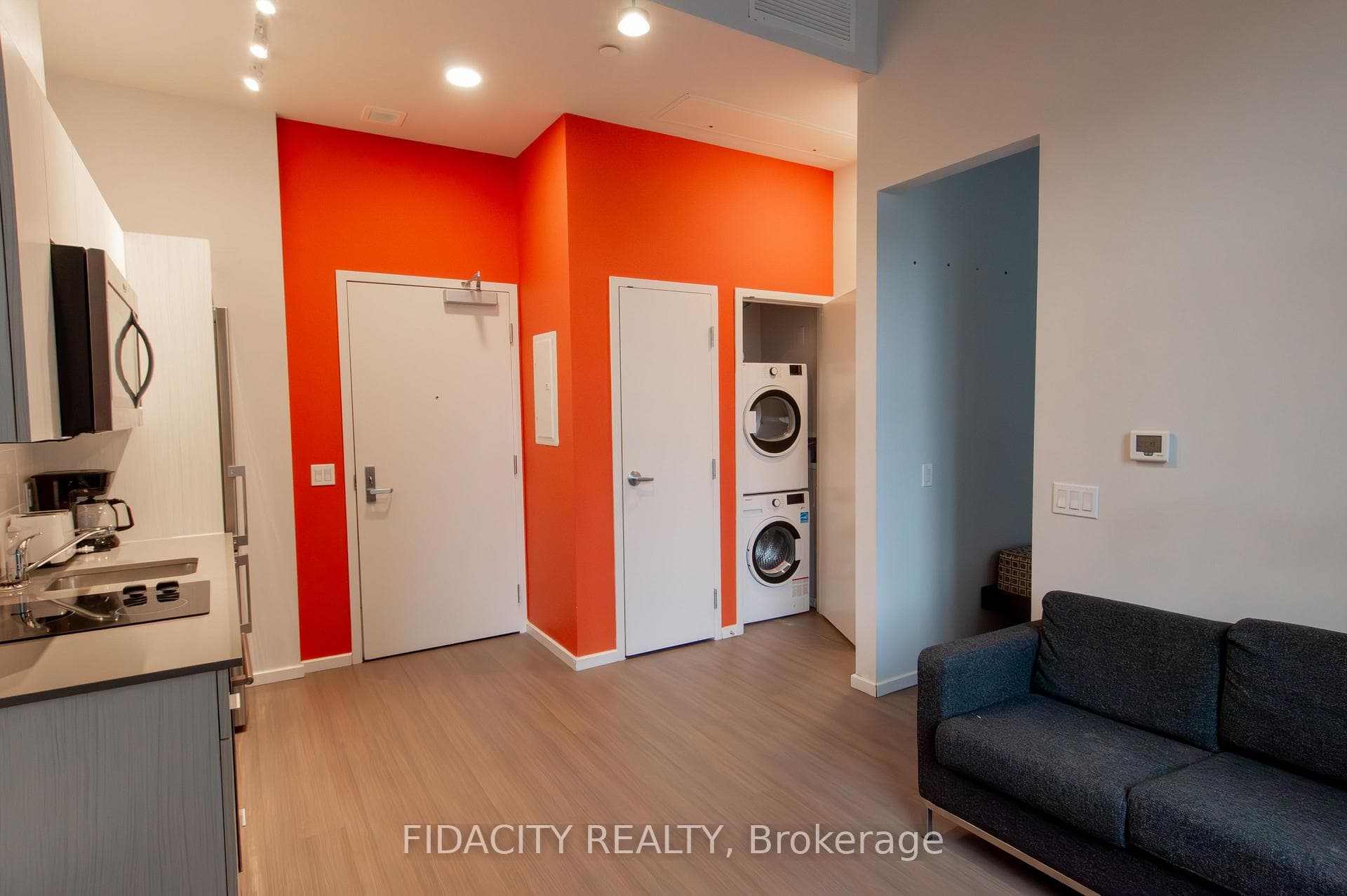 105 Champagne Avenue Unit 216 photo 6