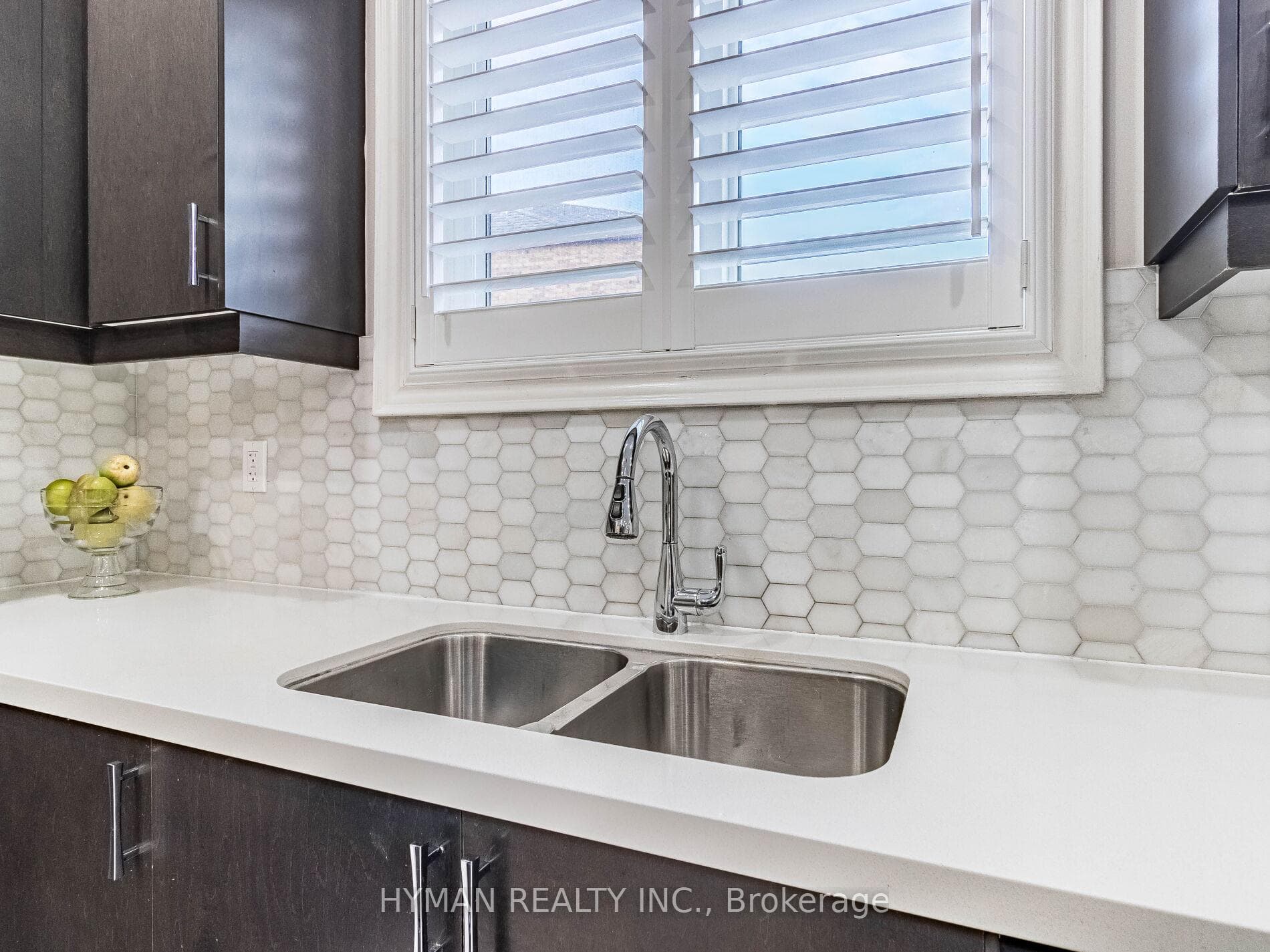 Stylish backsplash and quartz countertops.