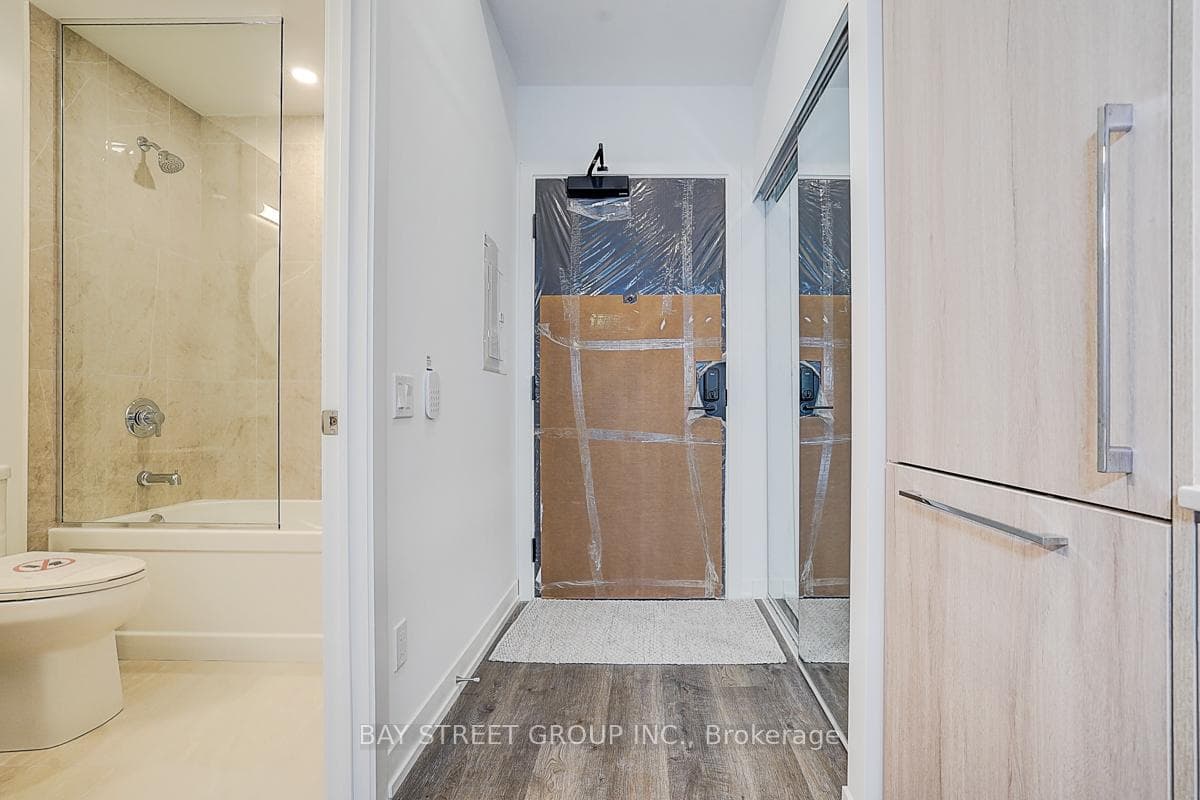 771 Yonge Street Unit 809 photo 5
