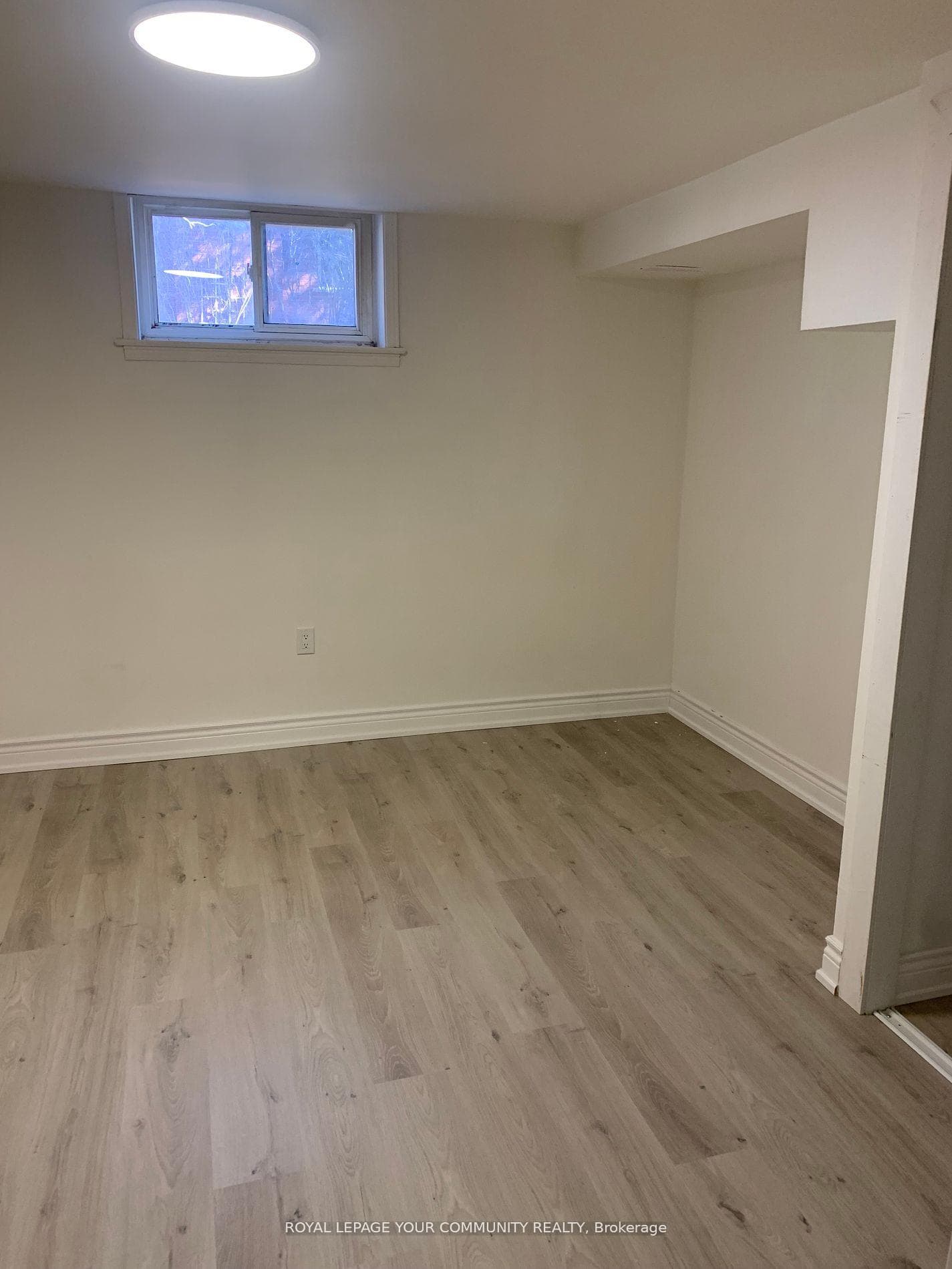 562 Mulock Court Unit B photo 2