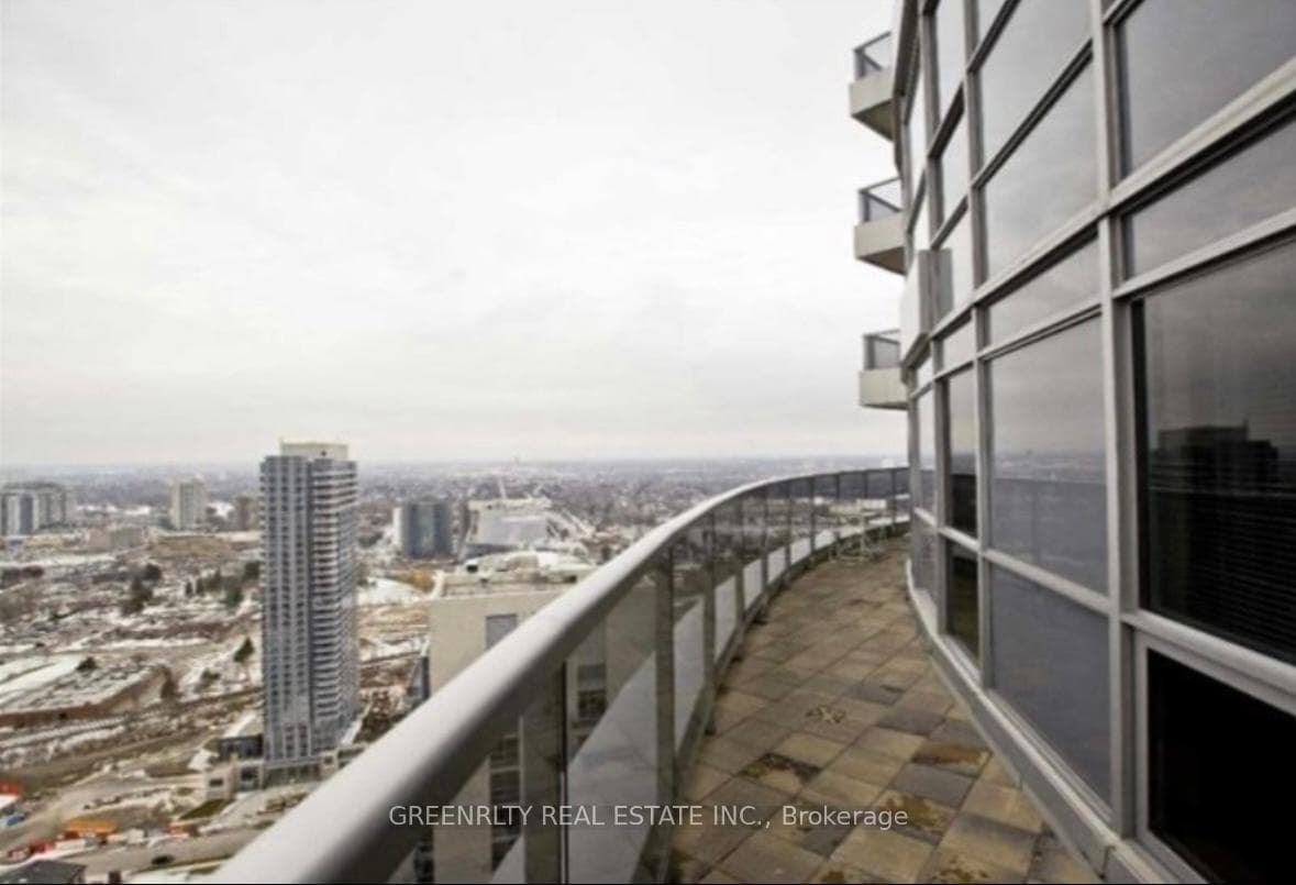 135 Village Green Square Unit 3723 photo 16