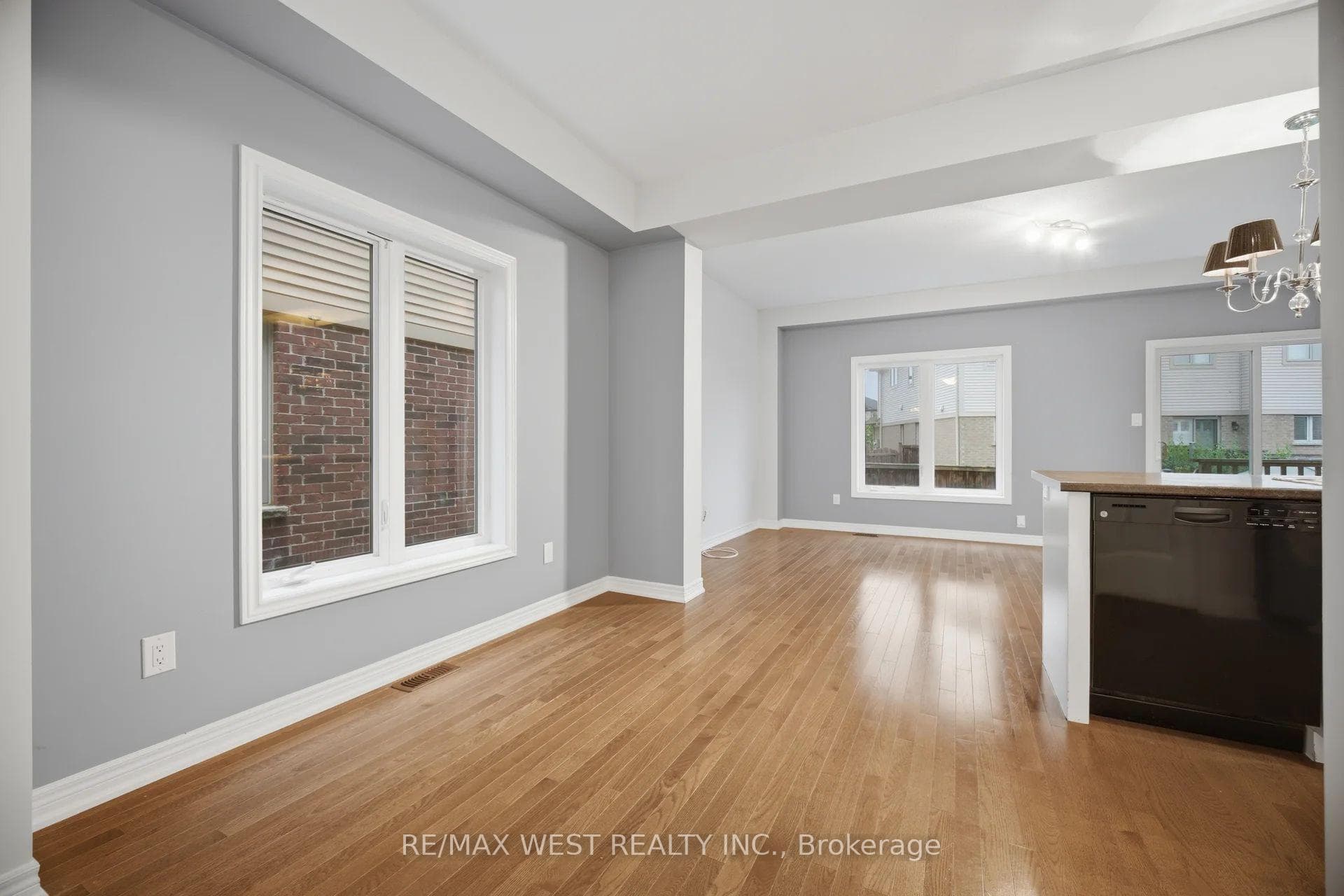 137 Echovalley Drive photo 9
