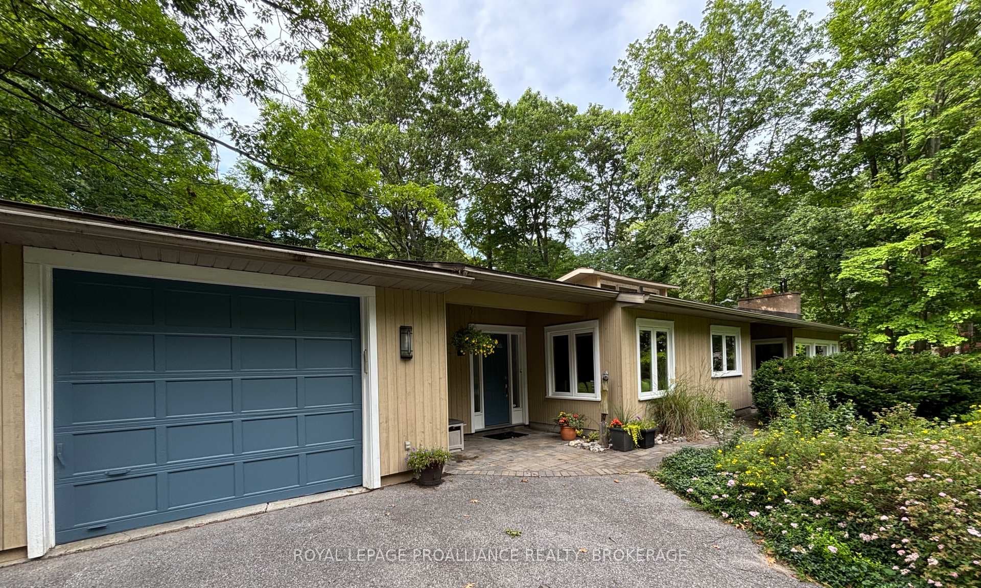 27 Riverside Drive photo 2