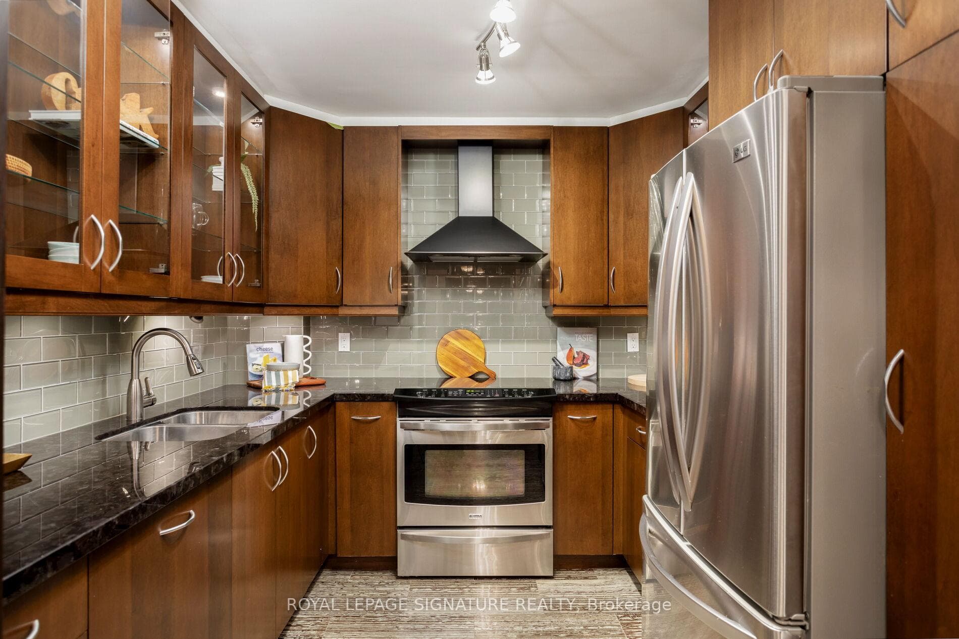 123 Eglinton Avenue Unit 309 photo 4