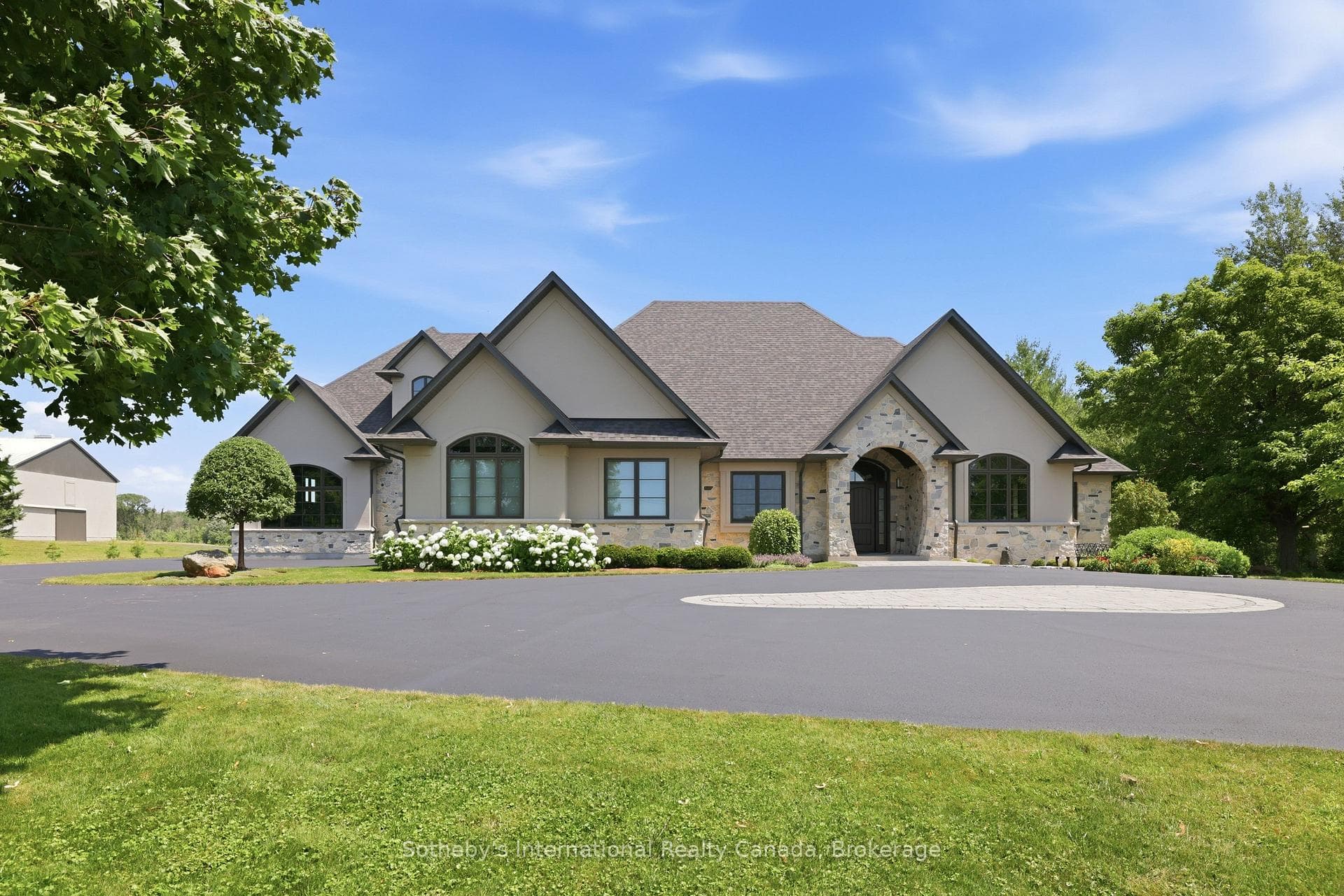1621 Moser Young Road photo 3