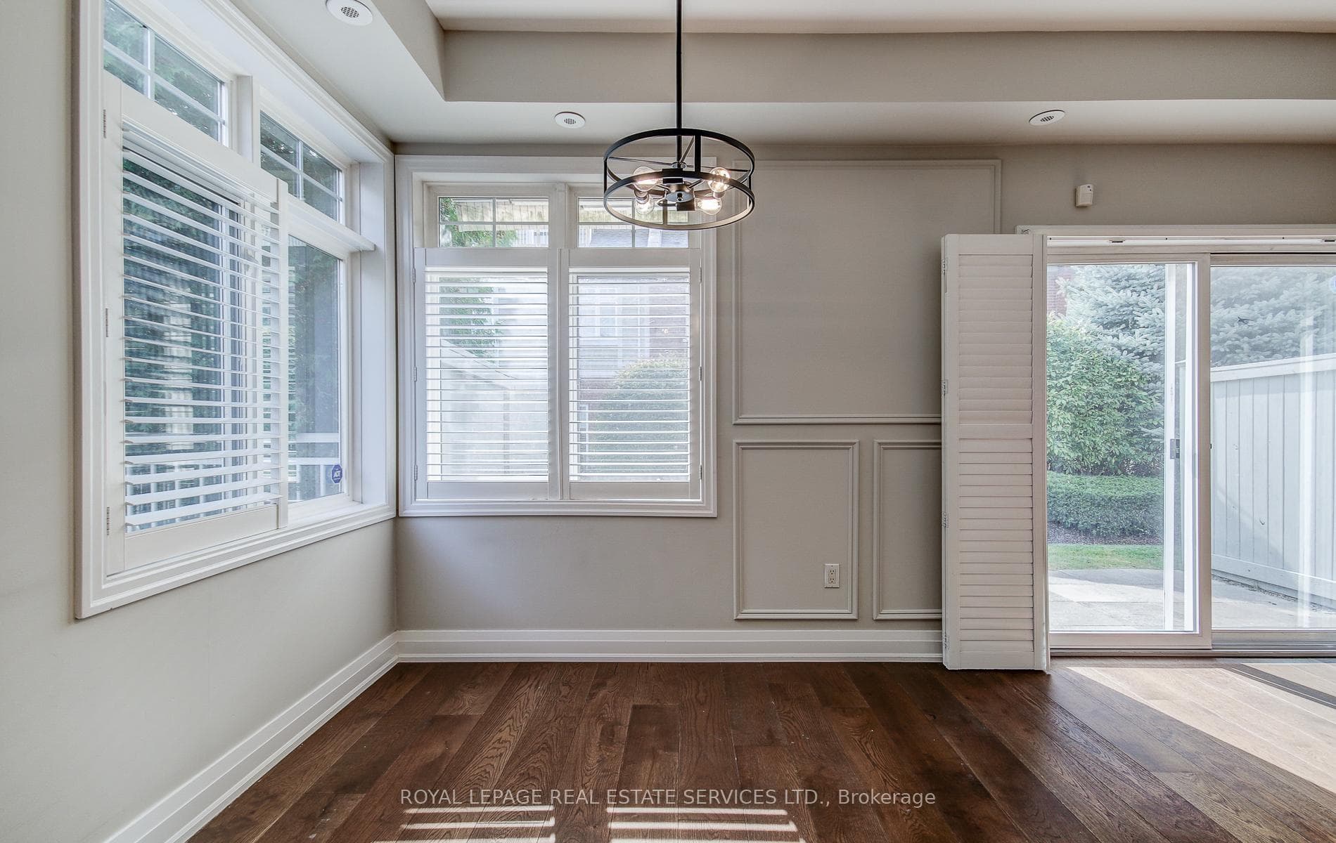 Kitchen Dining Area