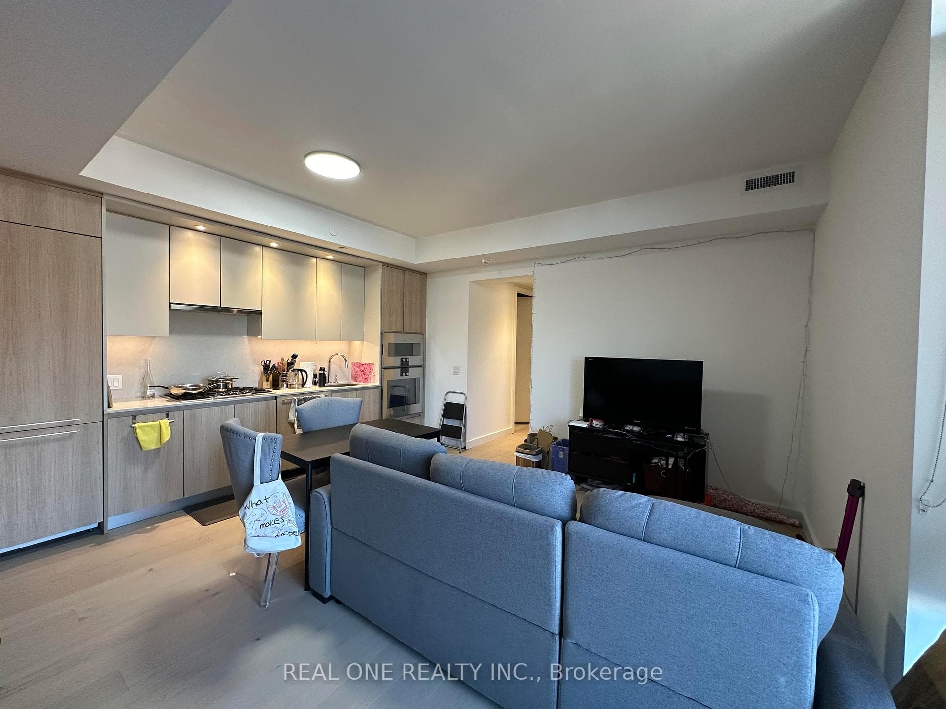 81 Wellesley Street Unit 1501 photo 2