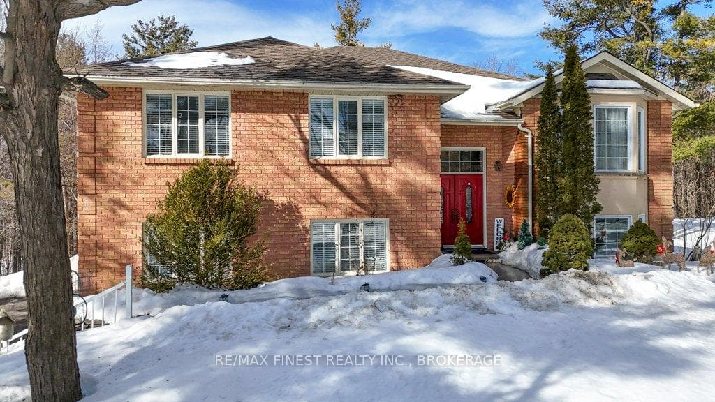 2154 Arne Crescent photo 2