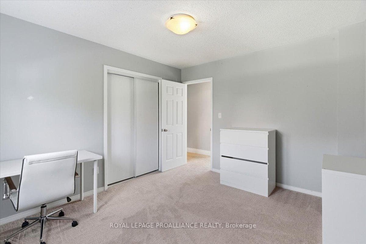 1342 Eagle Crescent photo 27