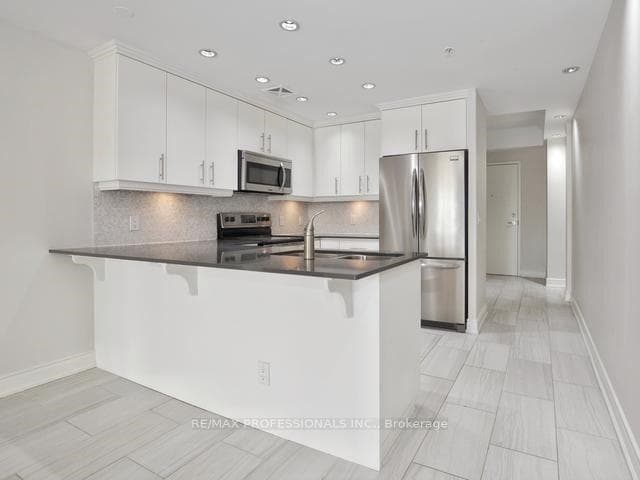 205 Lakeshore Road Unit 210 photo 9