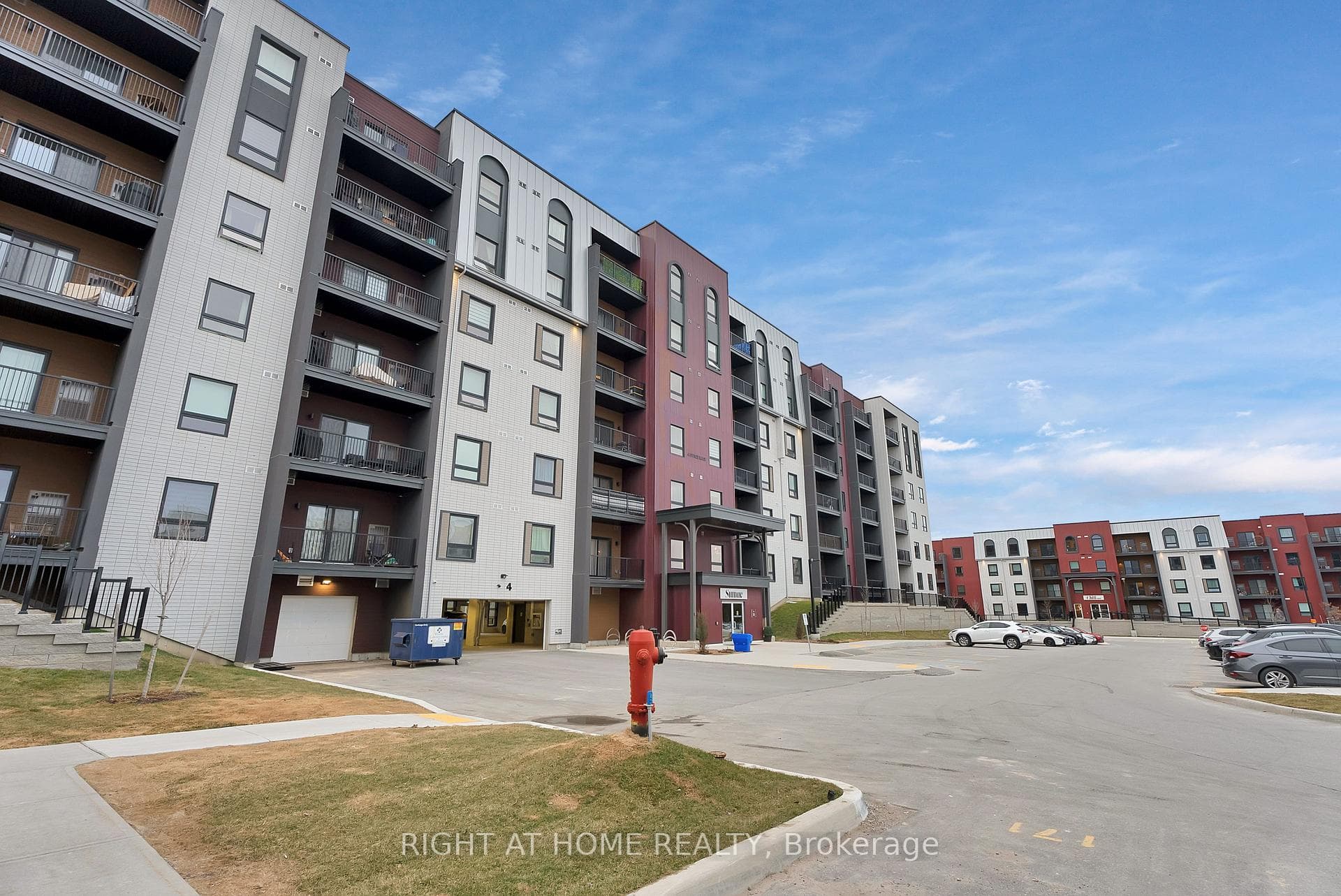 4 Spice Way Unit 101 photo 32