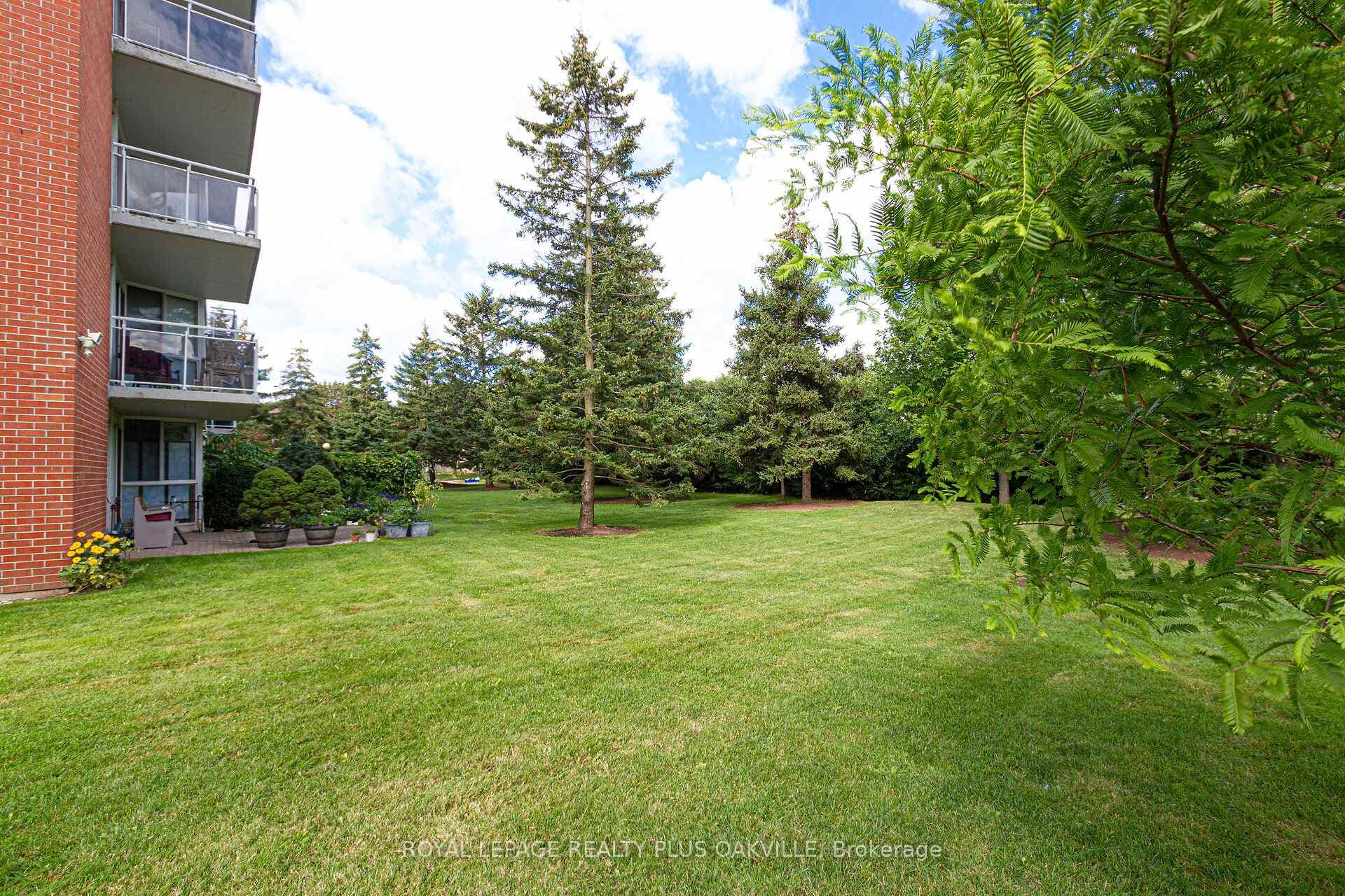 1071 Queens Avenue Unit 405 photo 25