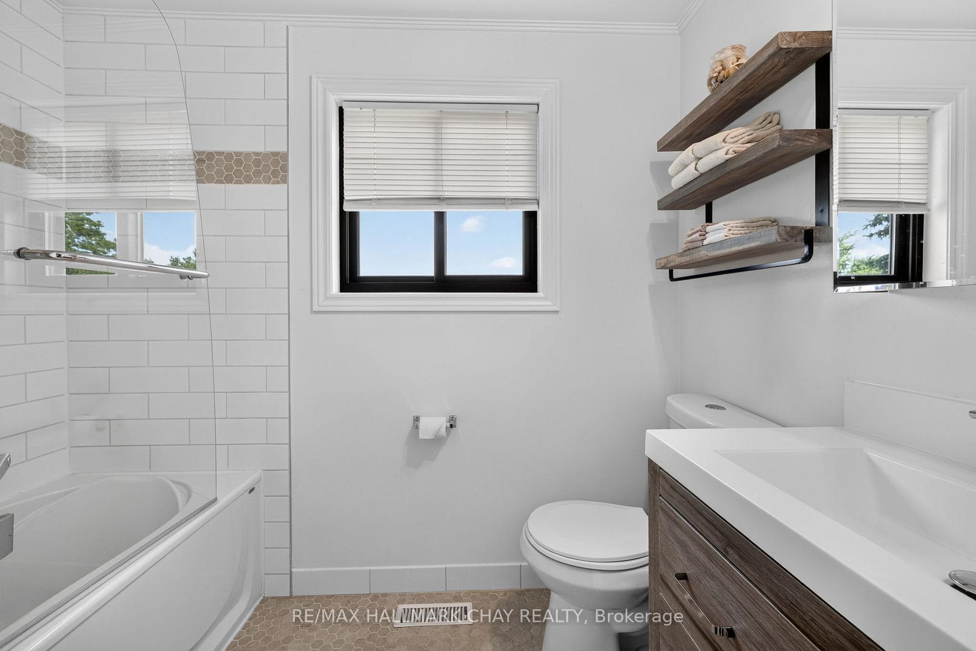 243 Letitia Street photo 37
