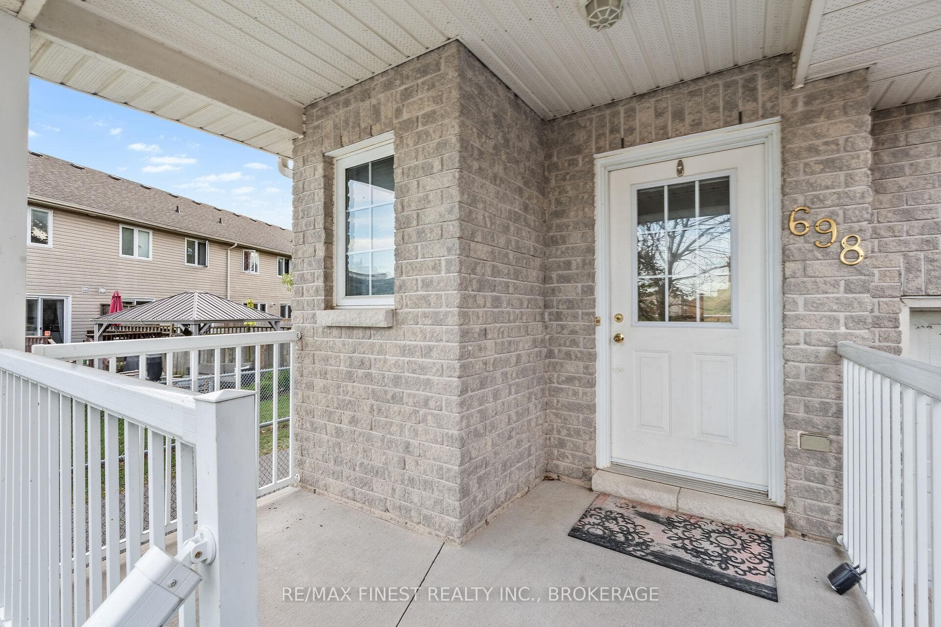 698 MacLean Court photo 3