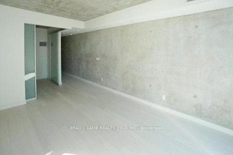 111 Bathurst Street Unit 405 photo 4
