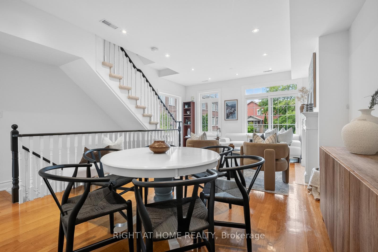 722F Kingston Road photo 5