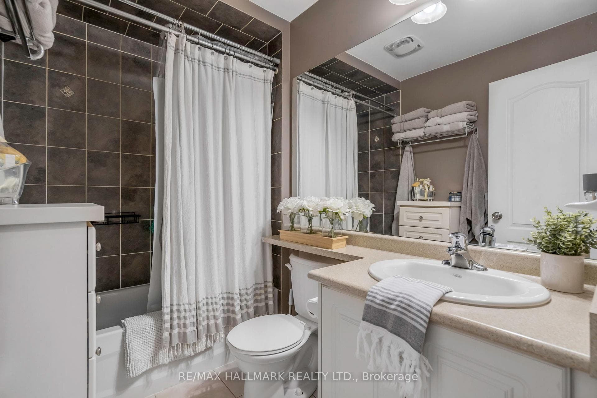 76 Lovegrove Lane photo 18