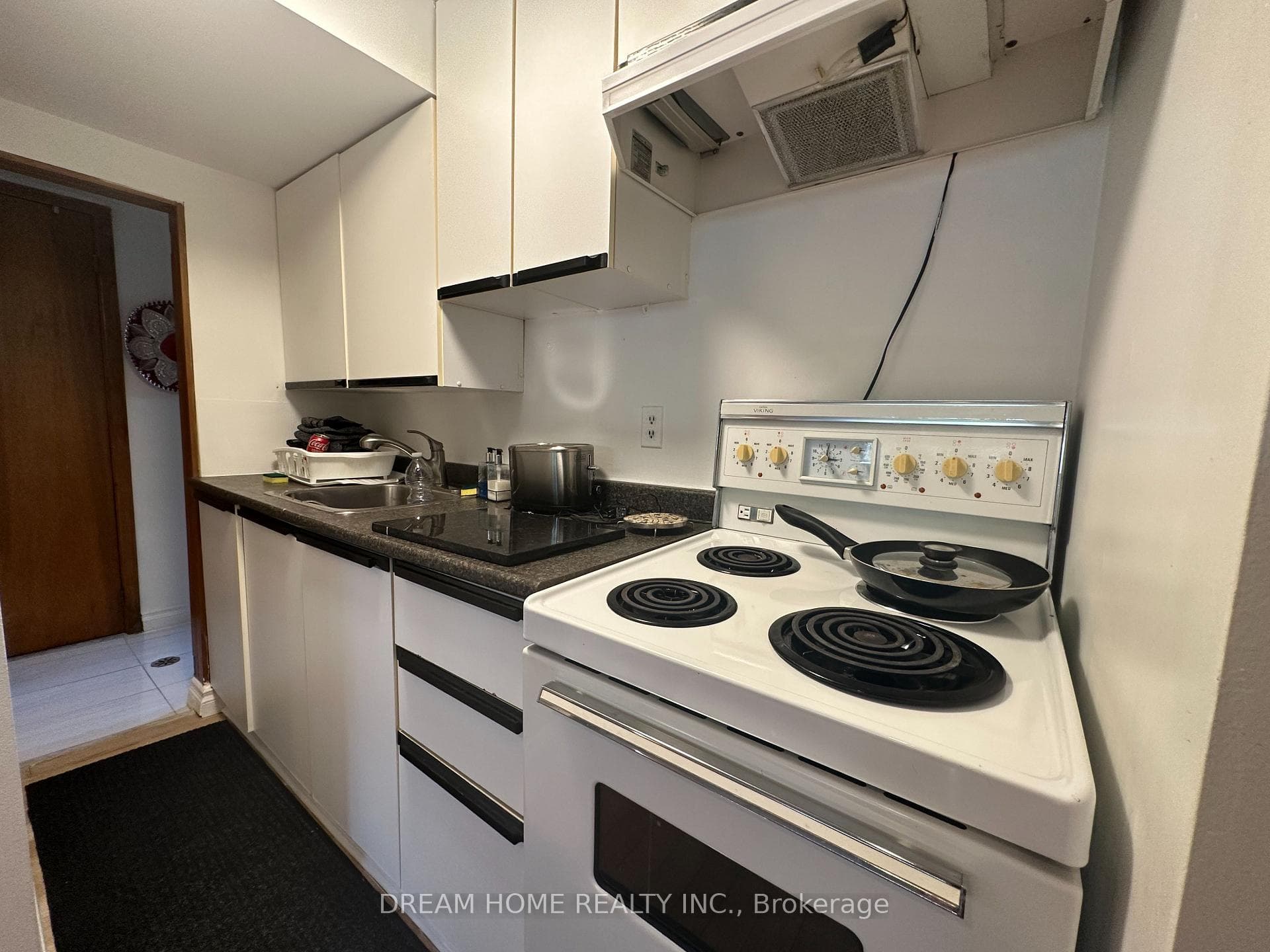 78 Holcolm Road Unit Bsm photo 8