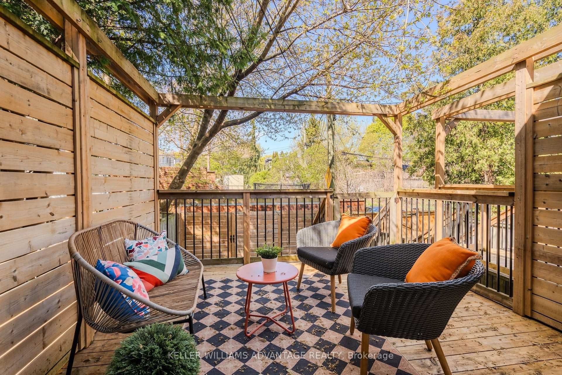 182 Pickering Street photo 32