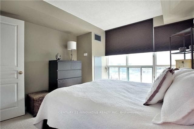 2545 Erin Centre Boulevard Unit 1404 photo 11