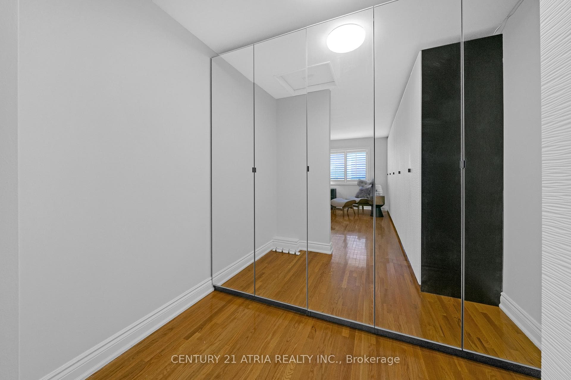 543 Queens Drive photo 25